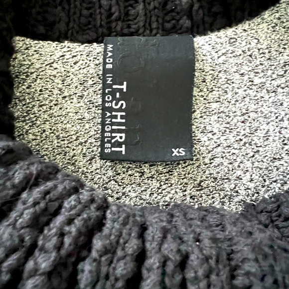 T-SHIRT: Gray long sleeve sweater with black collar and front side zipper SizeXS - Picture 8 of 10